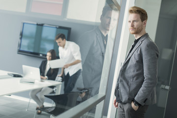 Obraz premium Young man in the office