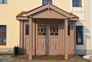 Naklejka premium Old style wooden porch at the sunny day