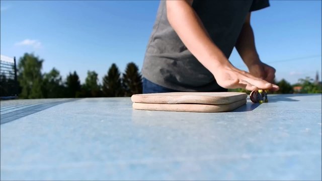 Finger Skateboarding