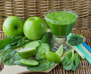 Green smoothie of spinach, Apple, cucumber and lime