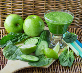 Green smoothie of spinach, Apple, cucumber and lime