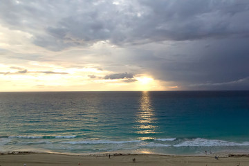 Fototapeta na wymiar Sunrise at the sea 