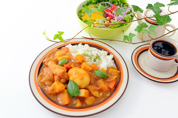 美味しそうなカレーライスと珈琲