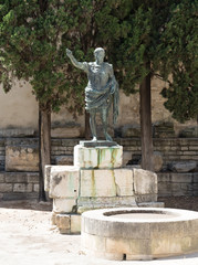 Statue d'Auguste, Nîmes