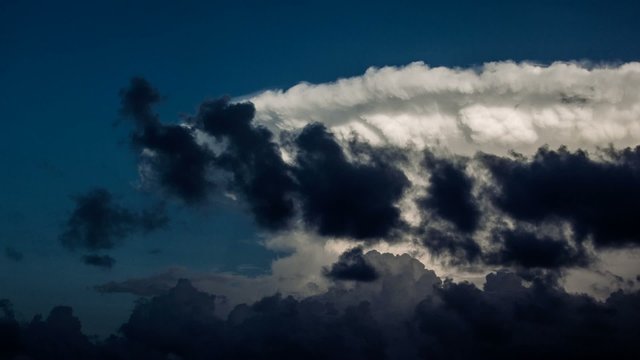Time - lapse облака на закате.