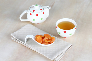 dried apricots with green tea