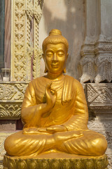 the sitting gold buddha statue under sunlight