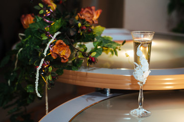wedding bouquet with champagne glasses