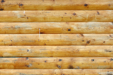 Naklejka premium Large wooden wall of yellow parallel logs