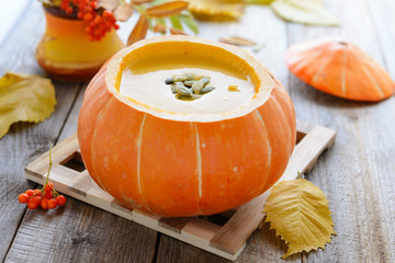 Pumkin cream soup with seeds