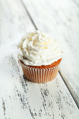 Muffins with white cream