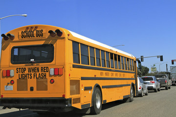 Fototapeta na wymiar Bus scolaire américain