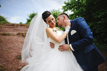 Fototapeta na wymiar beautiful wedding couple on a red rock