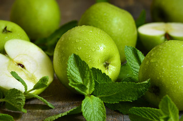 Fototapeta na wymiar Green apples with mint leaves.