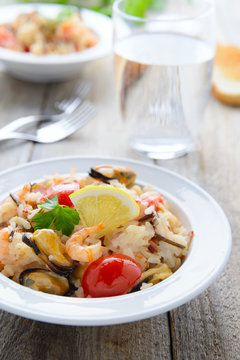 risotto with seafoods: mussels and shrimps