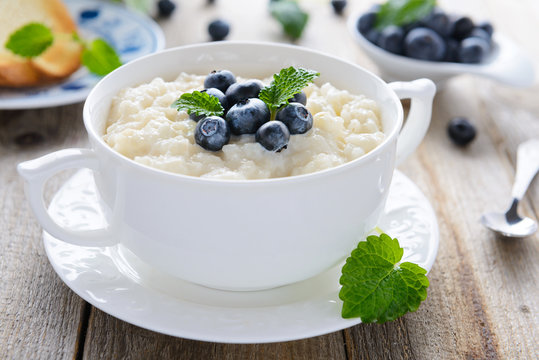 Tasty breakfast: rice pudding with blueberry