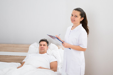 Obraz premium Doctor Holding Medical Reports Of Patient