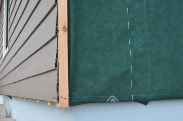 Ventilated facade systems with wall insulation