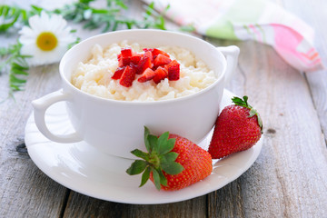 Rice porridge with strawberry 