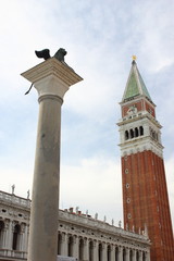 Fototapeta na wymiar Details of the St. Marc square in Venice.