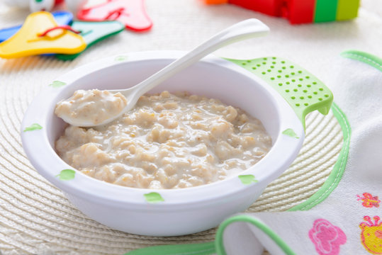 Healthy Baby Nutrition: Oatmeal Porridge