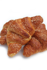 croissant su sfondo bianco