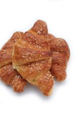 croissant su sfondo bianco