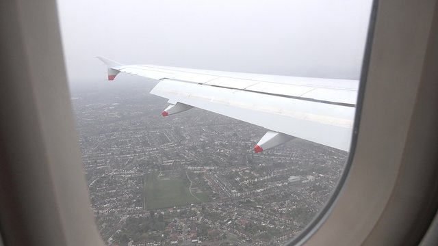 Landing in London Heathrow (Timelapse 4K UHD footage)