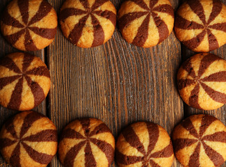Fototapeta premium Delicious cookies on brown wooden background