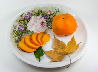 Fruta em prato antigo