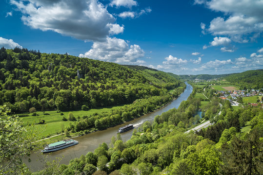 Schifffahrtsverkehr am Main-Donau-Kanal im Altm&uuml;hltal