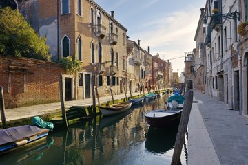 Fototapeta na wymiar View of a canal in the beautiful city of Venice, Italy