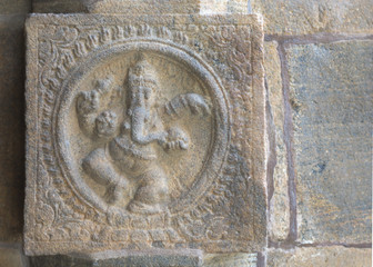 Mural sculpture of Ganesha on pillar.