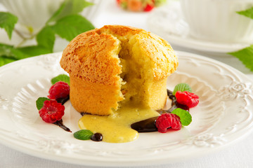 Mualem (fondant) with white chocolate and vanilla.