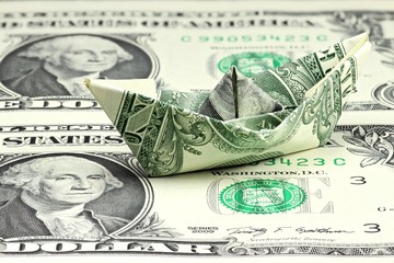 Papierboot aus 1 US Dollar Banknote
