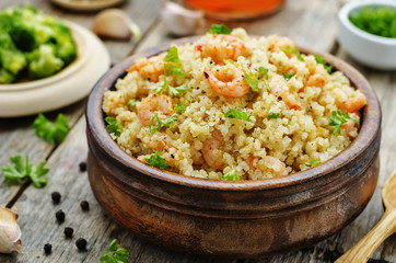 quinoa with shrimp and parsley