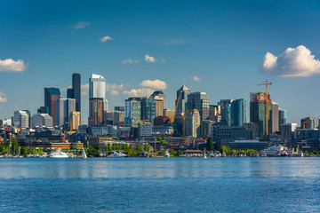 Fototapeta na wymiar Lake Union and view of the skyline in Seattle, Washington.