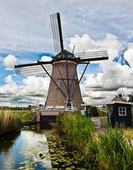 Kinderdijk windmill - 83378147