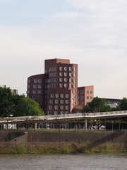 Obraz premium Skyline von Düsseldorf vom Rhein aus gesehen 