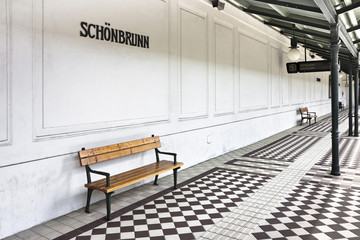 Obraz premium Bench in a subway station platform