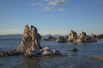 モノレイクのトゥーファタワー夕暮れ
