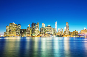 Fototapeta premium Illuminated skyscrapers of Downtown Manhattan at dusk