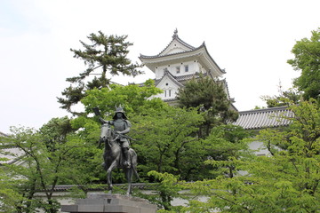 大垣城と戸田氏鉄像