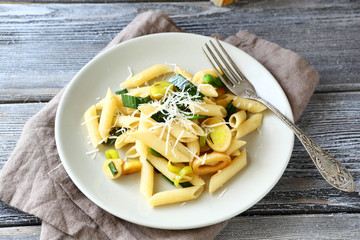 Delicious penne with cheese and green onions