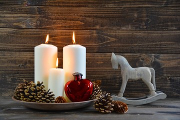 Weihnachtskarte - weiße Adventskerzen mit Herz