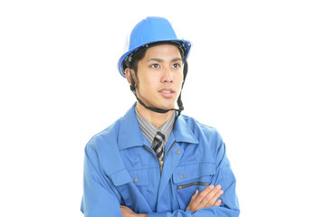 真剣な表情の労働者