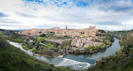 Fototapeta na wymiar Toledo, Spain old town skyline.