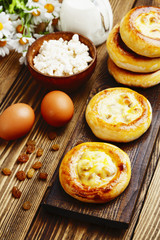 Patties with cottage cheese and raisins