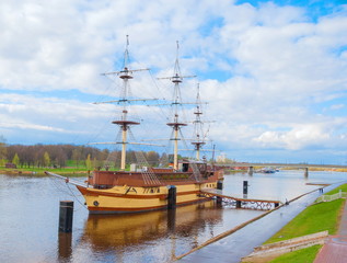 Fototapeta na wymiar Ancient sailing ship stands near the city waterfront