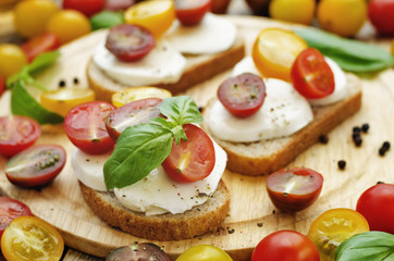 sandwich with tomatoes, Basil and mozzarella